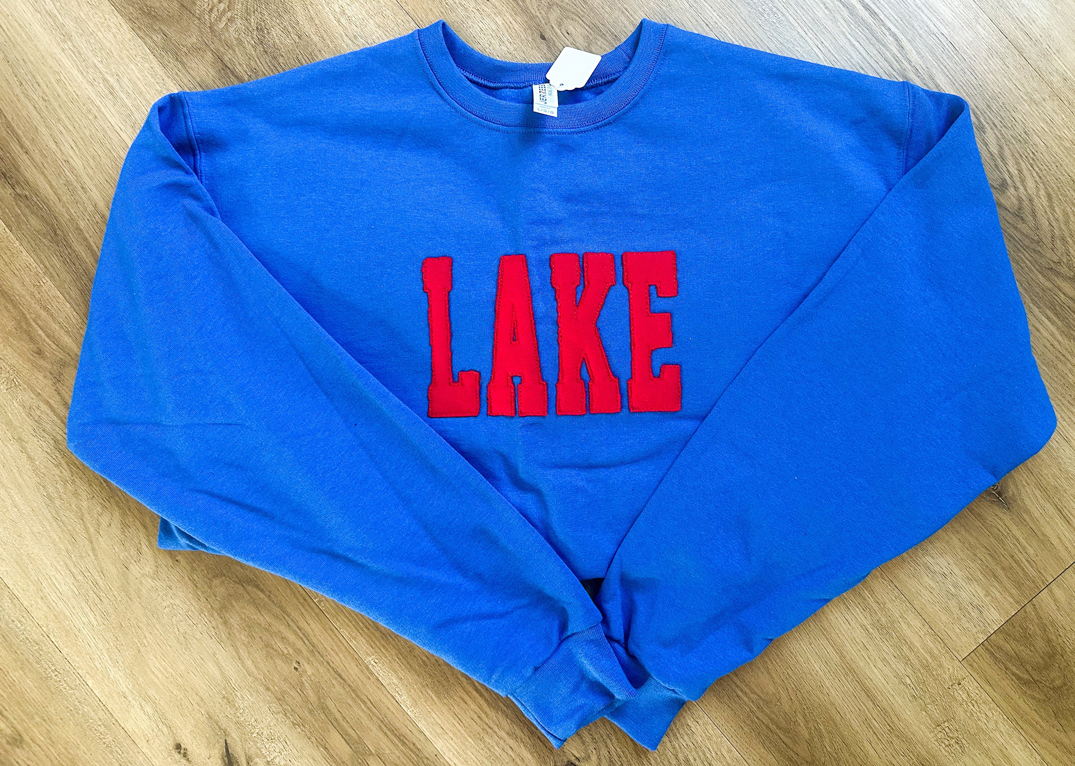 Lake Applique Spirit Crewneck